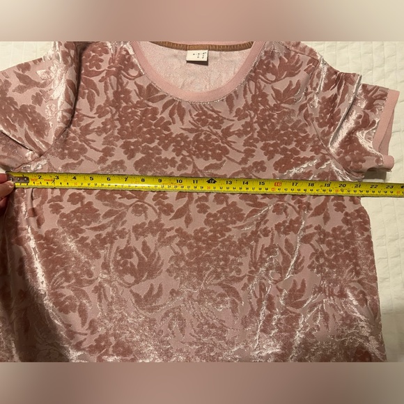 A New Day floral velour top - Picture 2 of 6